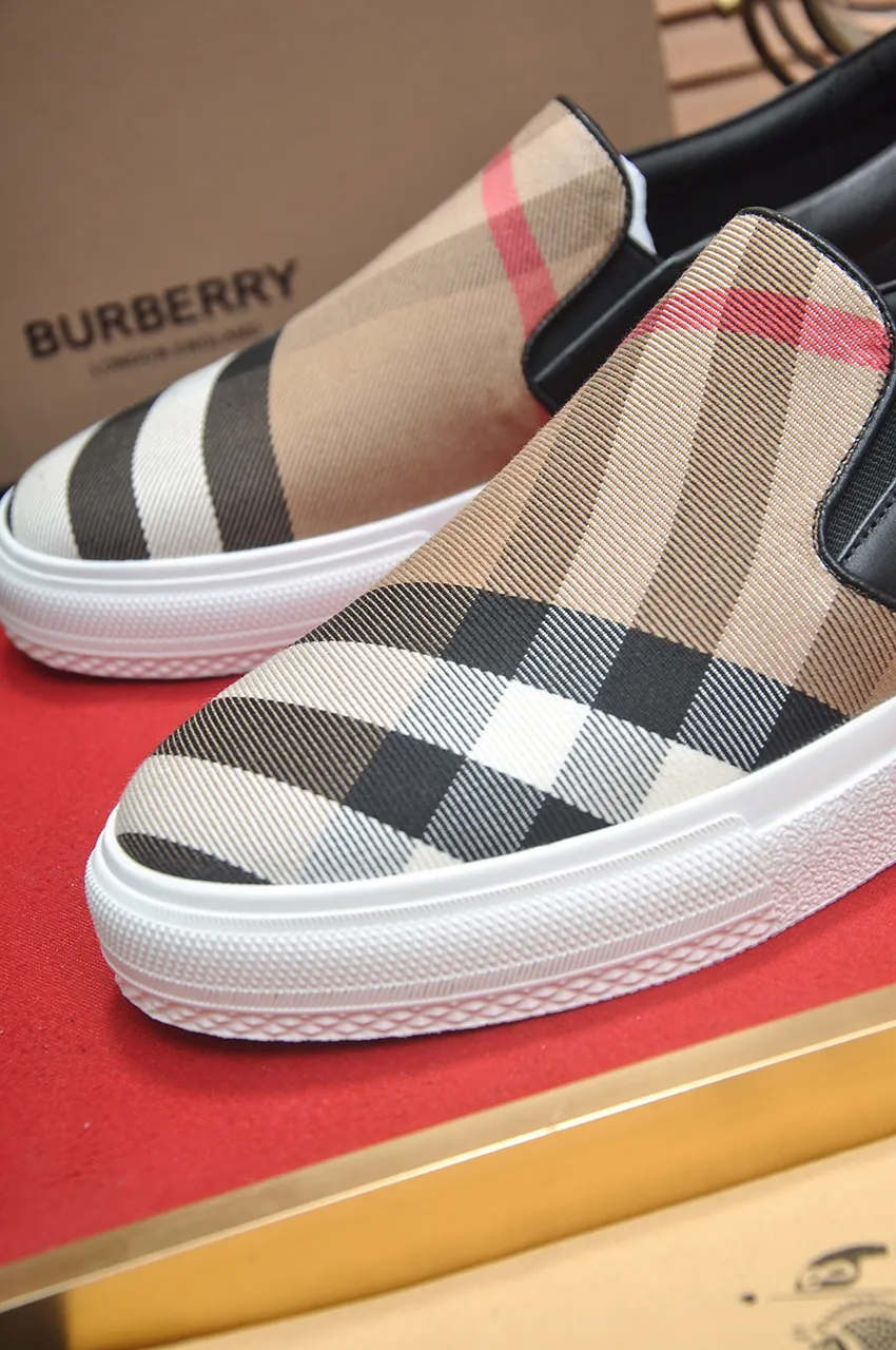 Men's shoes💰480💶[Burberry] (cowhide lining) classic low-top sneakers｜Imported cowhide with classic plaid fabric｜Cow leather lining｜Original outsole｜Fine workmanship and comfortable to wear Size: 38-44 (customized at 45)